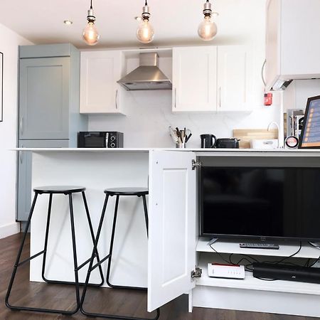 Joivy Contemporary Royal Mile Apartment With Balcony إدنبرة المظهر الخارجي الصورة