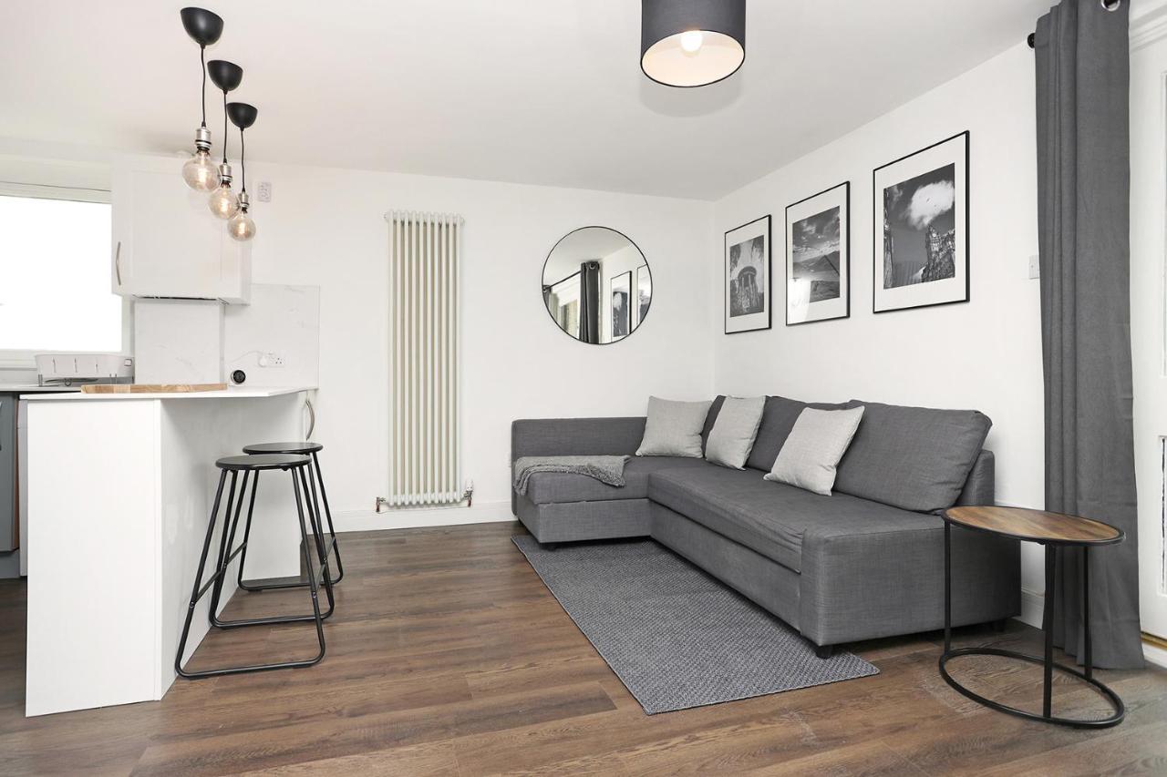 Joivy Contemporary Royal Mile Apartment With Balcony إدنبرة المظهر الخارجي الصورة
