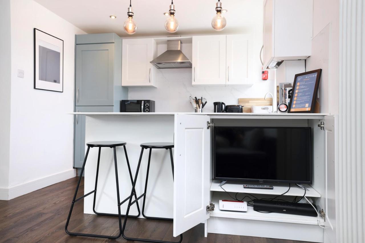 Joivy Contemporary Royal Mile Apartment With Balcony إدنبرة المظهر الخارجي الصورة